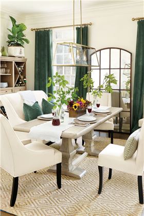 如何用窗簾來改變房間的色彩？